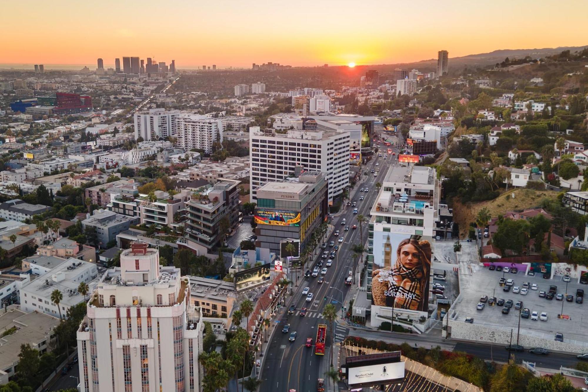 Сasa de vacaciones Kings Road West Hollywood Luxury Pool Views Firepit Modern Design Los Ángeles