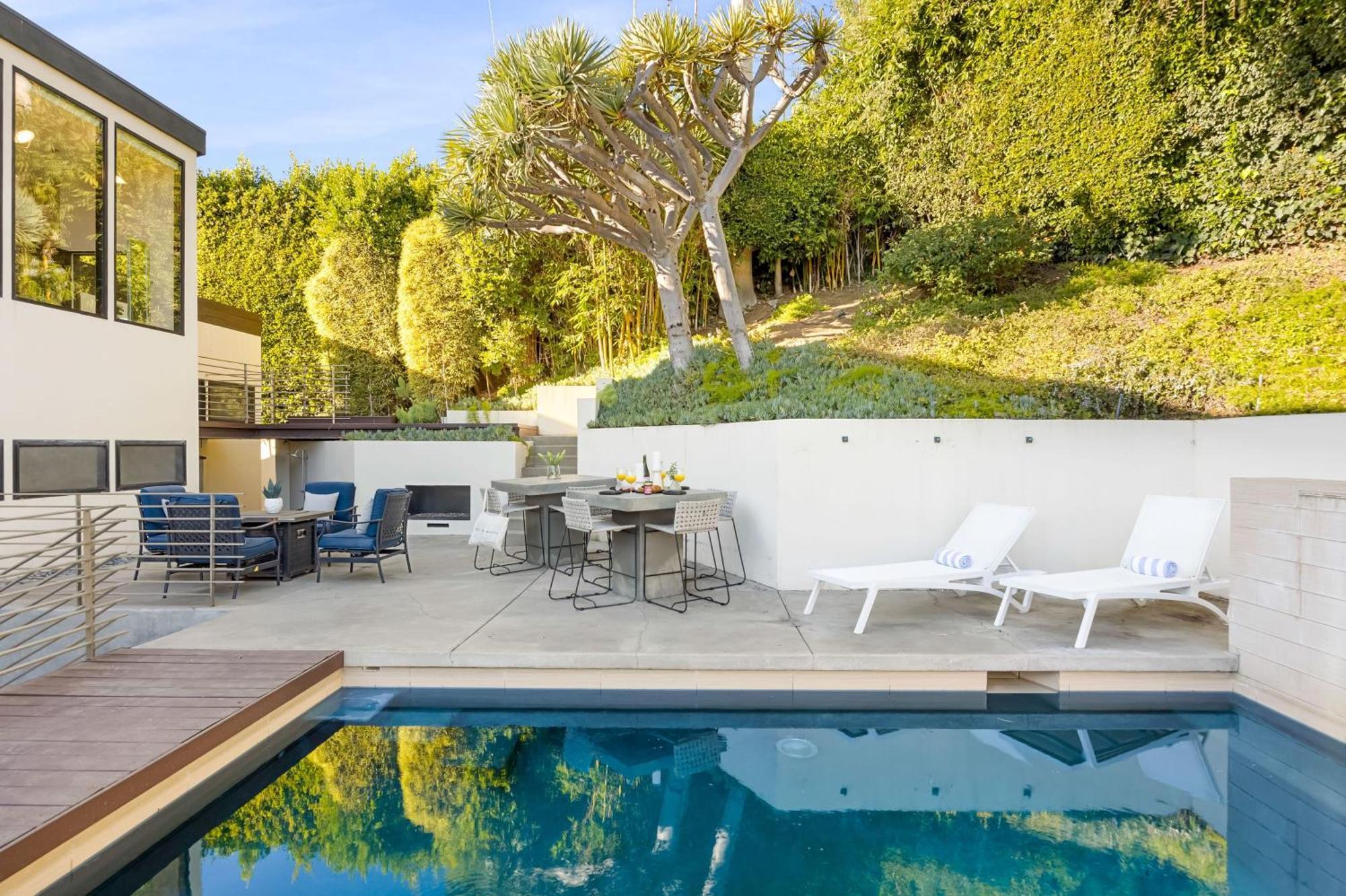 Сasa de vacaciones Kings Road West Hollywood Luxury Pool Views Firepit Modern Design *