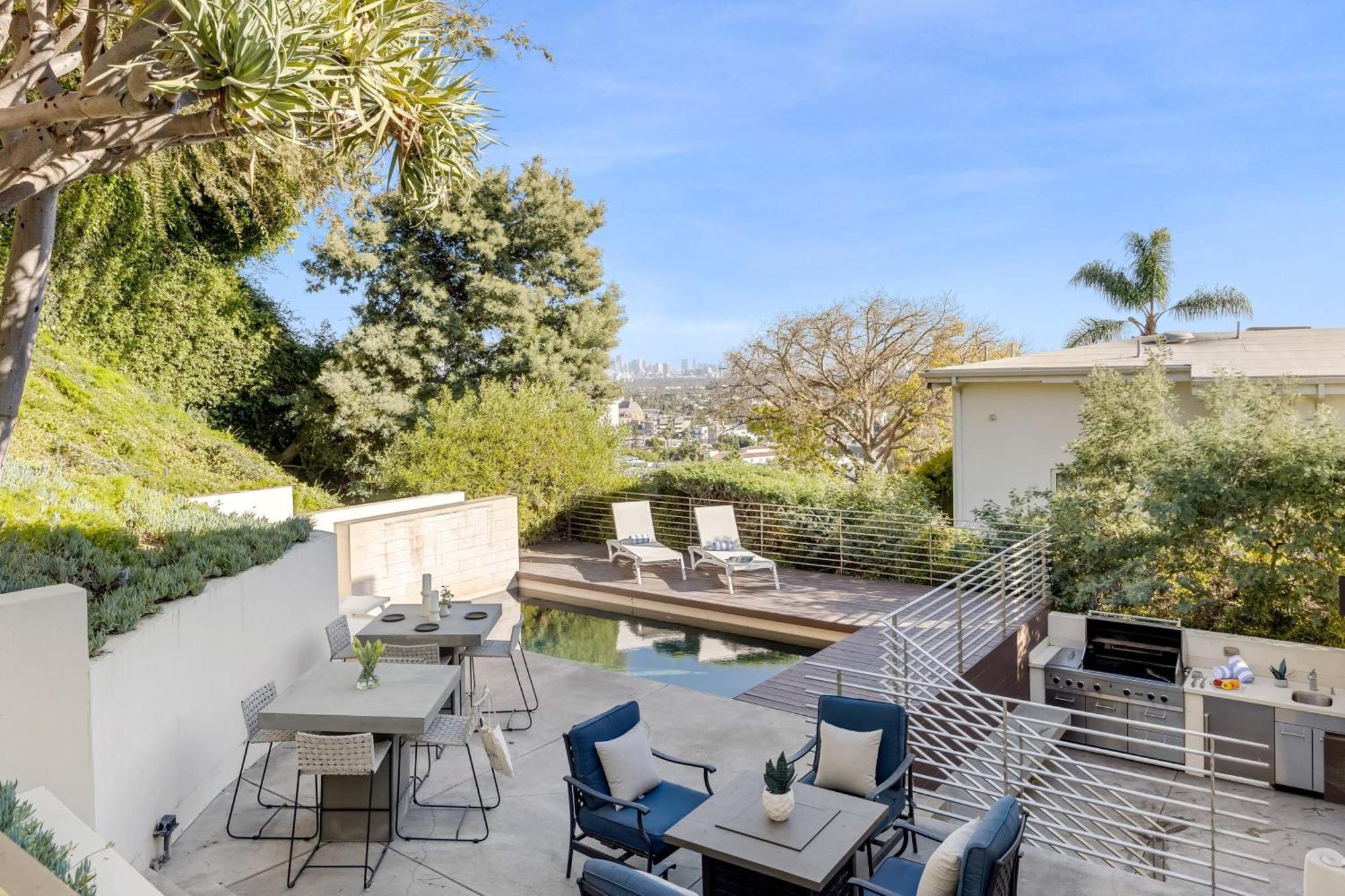 Сasa de vacaciones Kings Road West Hollywood Luxury Pool Views Firepit Modern Design