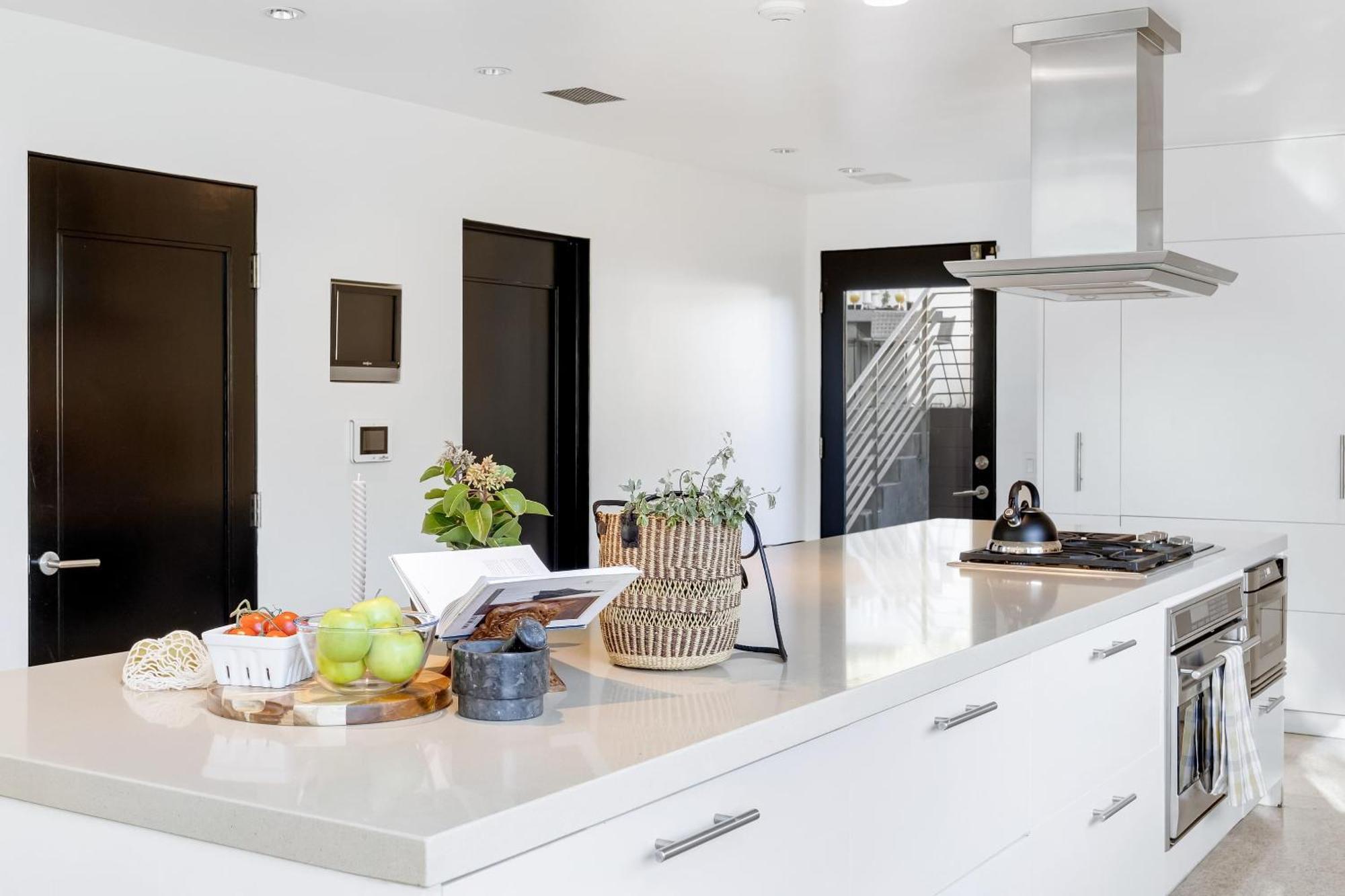 Kings Road West Hollywood Luxury Pool Views Firepit Modern Design Сasa de vacaciones