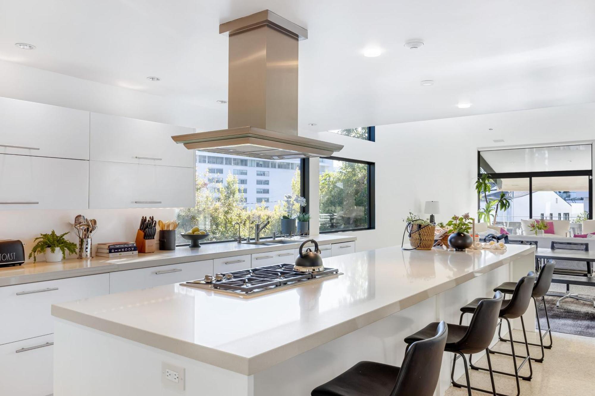 Сasa de vacaciones Kings Road West Hollywood Luxury Pool Views Firepit Modern Design